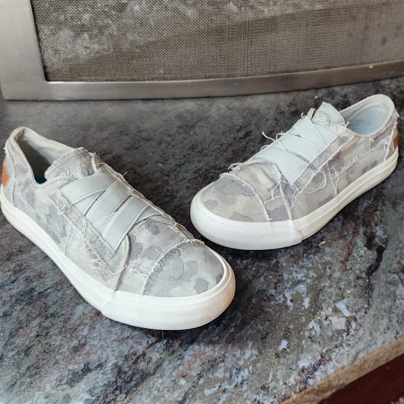 Blowfish Malibu Gray Camo Slip-On Canvas Sneakers Size 6 - Picture 3 of 16